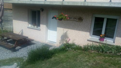 Saint-Laurent-du-Cros Apartment | La Collinette