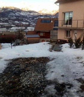Saint-Laurent-du-Cros Apartment | La Collinette