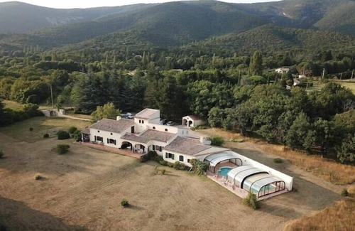 Dieulefit Villa | La Colombière : Gîte avec piscine à Poët Laval