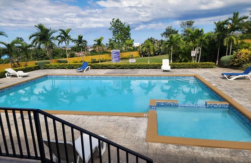 Falmouth House | La Condea is a 3 bedroom 3 bathroom fully air conditioned villa.