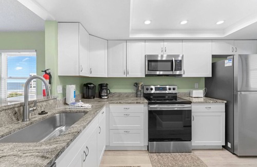 Madeira Beach Condo | La Coquina 306: Beachside Comfort - 2BD/2BA