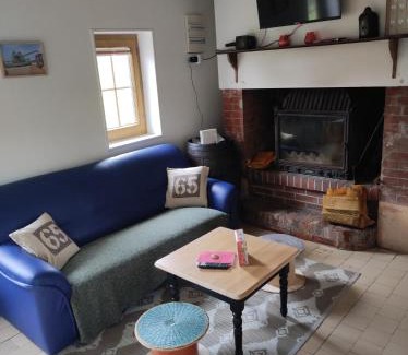 Douville-en-Auge House | La cour du manoir