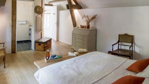 Mosles Bed & Breakfast | La Cour Souveraine -Chambre d'hôtes, La Sablonneuse