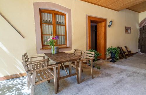 Saint-Hippolyte Apartment | La Cour St-Fulrad - Appartements
