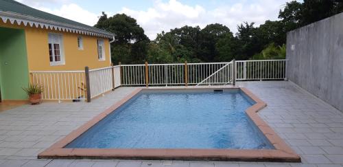 Riviere-Pilote Apartment | La créola BAYALOCATION