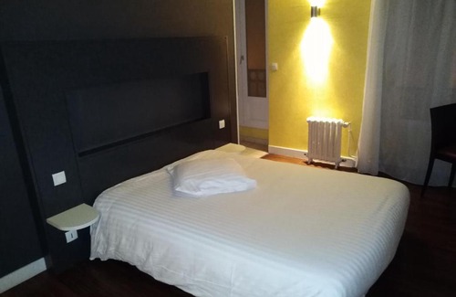 Le Faouet Hotel | La Croix d'Or