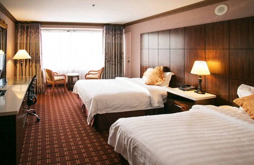 Rancho Dominguez Hotel | LA Crystal Hotel - Los Angeles Area