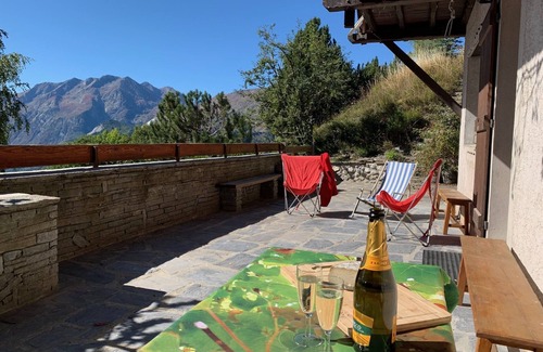 Villard-Reculas Ski Chalet | La Darse, Chalet sleeps 10 in the village of Villard Reculas, Alpe d'Huez.