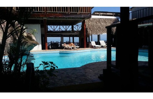 Corozal Hotel | La Delphina Bed and Breakfast Bar and Grill Queen