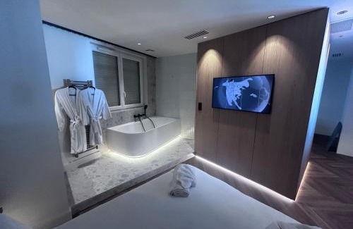 La Demi - Lune Apartment | La Demi Lune
