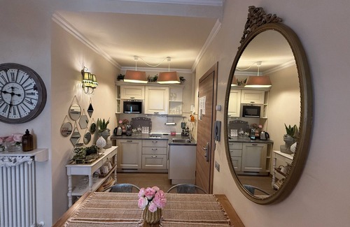 Borgo Trento Apartment | LA DOLCE VITA Charming, Luxurious 2 Bedrooms 2 Bathrooms with cosy Balcony