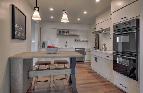 Tahoma House | La Dolce Vita – Lakefront, Buoy, Pool Table & Boathouse Deck