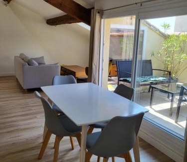 Quartier Administrations Apartment | La Dolce Vita Nîmoise Terrasse 100 m des Arènes