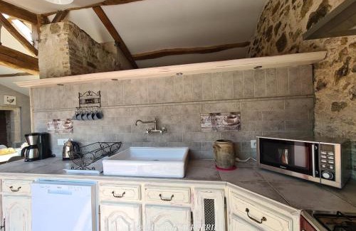 Saint-Amand-sur-Sevre House | La Dorgisière - Ferme du XVIIe rénovée, grand jardin arboré à 15 min du Puy duFou