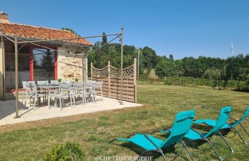 Saint-Amand-sur-Sevre House | La Dorgisière - Ferme du XVIIe rénovée, grand jardin arboré à 15 min du Puy duFou