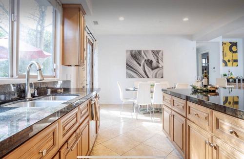 Tarzana House | LA Dream Gem! Beautiful home with Spa and EV charger for Tesla