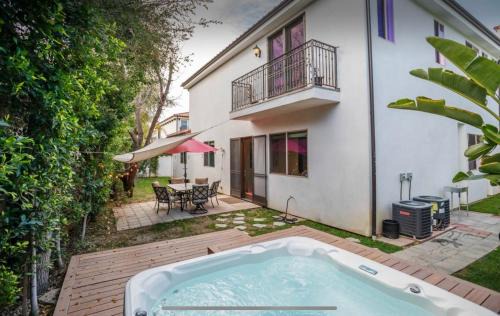 Tarzana House | LA Dream Gem - Beautiful Home with Spa