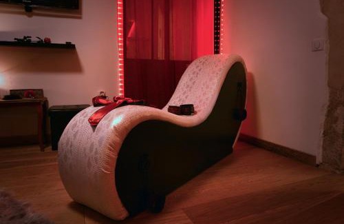 Nancy City Centre Apartment | La Duchesse - Loveroom Moonlove Place Stanislas