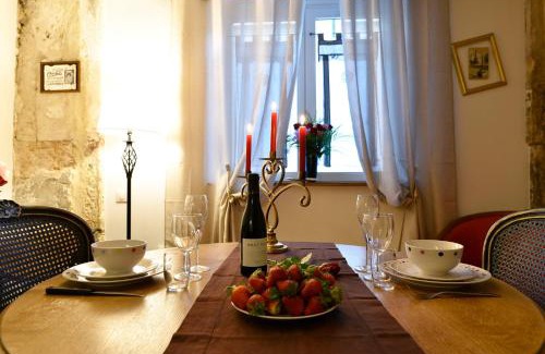 Nancy City Centre Apartment | La Duchesse - Loveroom Moonlove Place Stanislas