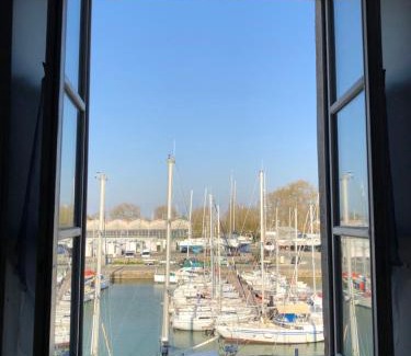 Rochefort Apartment | La Fayette 2*, Meublé tout confort avec vue sur le port