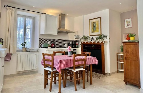 Augy House | LA FERME DE LUCIE Two-bedroom house with private garden and courtyard.