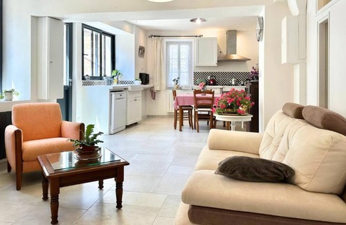 Augy House | LA FERME DE LUCIE Two-bedroom house with private garden and courtyard.