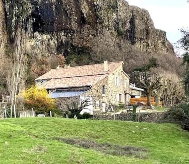 Saint-Pons House | La ferme de mon grand-pėre, Gîte les Bourriaux 6p 3ch