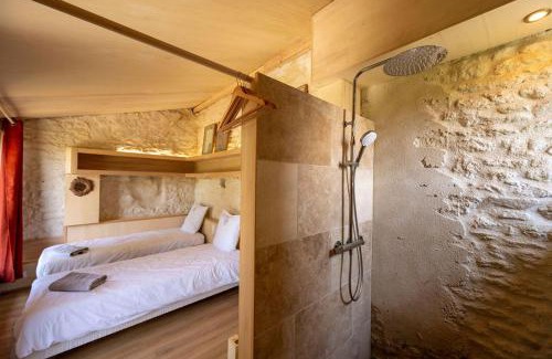 Lancieux Bed & Breakfast | La Ferme du golf, gîte atypique et artistique