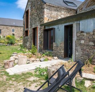 Lancieux Bed & Breakfast | La Ferme du golf, gîte atypique et artistique