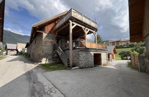 Albiez-le-Vieux Ski Chalet | La Ferme du Soleil