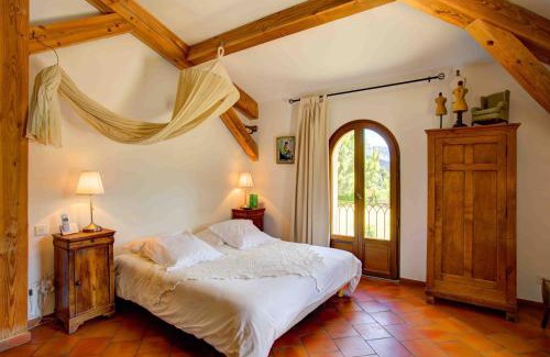 Moustiers-Sainte-Marie Hotel | La Ferme Rose-Hôtel de Charme