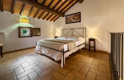 Loro Ciuffenna House | La Ferriera Exclusive Resort - Pool & Waterfall