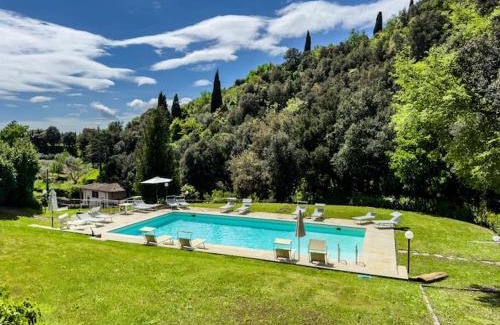 Loro Ciuffenna House | La Ferriera Exclusive Resort - Pool & Waterfall