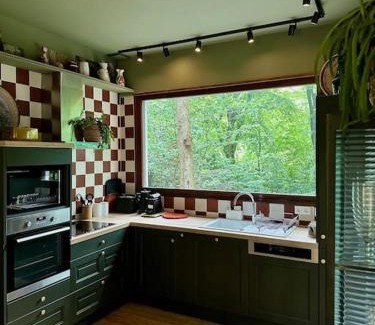 Ault House | LA FEUILLÉE, Charmante Maison au Bois de Cise