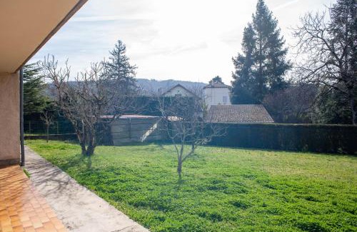 Villefranche-de-Rouergue Apartment | La Framboisine Gourmande Rez-de-jardin calme et lumineux