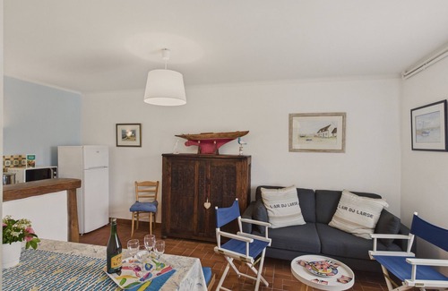 Guilvinec Ski Chalet | La Frégate – For 4 in a Cottage with Garden