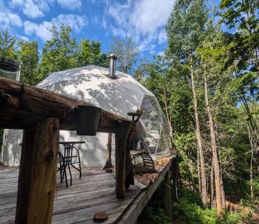 Mauricie Ski Chalet | La générale Sherman, Expérience hébergement le luxe sauvage avec vue et jacuzzi