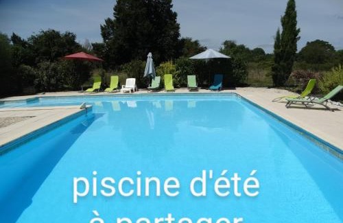 Lorignac House | La Galerie gîte climatisé 4 chambres 8 personnes 2 salles d'eau WIFI parking piscine chauffée animaux acceptés Gîte en pleine nature