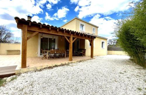 Moulezan Villa | La Gardoise- Villa swimming pool and pétanque court!