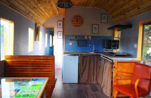 Millas House | La gare de Millas (Gîte le wagon)