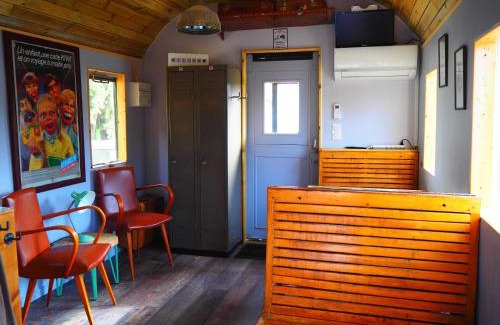 Millas House | La gare de Millas (Gîte le wagon)