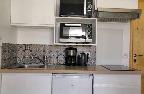 Ravenoville House | La Glycine, gite for 2-3 people, in the countryside, 5 km from the beach.