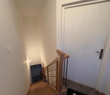 Anglesqueville-la-Bras-Long Apartment | La grange