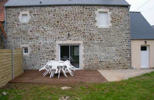 Le Mesnil House | La grange à bigot (bigot's barn), created in an old house with an adjoining barn.