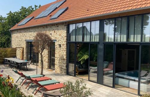 Dragey-Ronthon House | La grange de Tissey grand gîte avec spa et sauna