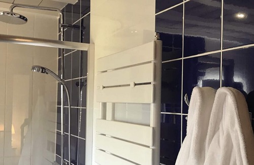 Cambron House | La Grange des Rosiers, Pool and Jacuzzi