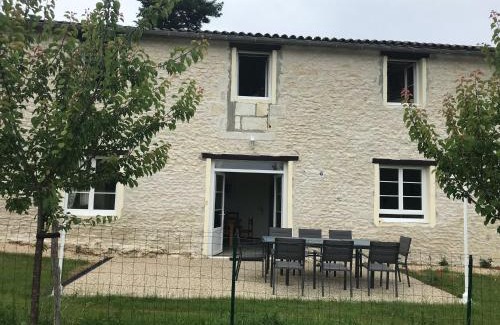 Chaniers House | La grange du Logis du Plessis