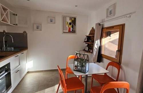Cuers House | La Grange du Vendangeur, in the heart of organic vineyards.