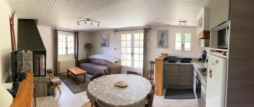 Formigueres Apartment | la grange T2 Centre Ville Jardin WIFI