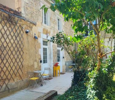 Poitiers Apartment | La Green Room